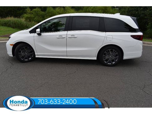 New 2026 Honda Odyssey Touring image 4