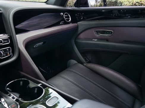 Certified 2022 Bentley Bentayga AWD/4WD image 18