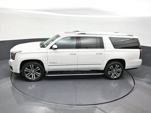 Used 2020 GMC Yukon XL Denali w/ Denali Ultimate Package RWD image 17