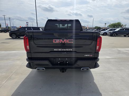 Used 2024 GMC Sierra 1500 AT4 w/ Technology Package AWD/4WD image 4
