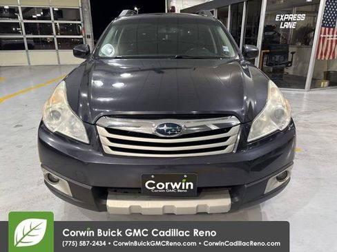 Used 2011 Subaru Outback 3.6R Limited w/ PWR Moonroof Pkg AWD/4WD image 9