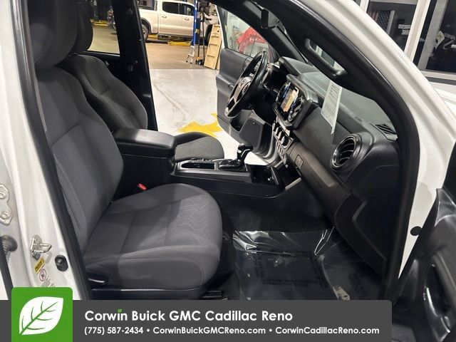 Used 2017 Toyota Tacoma TRD Off-Road AWD/4WD image 35