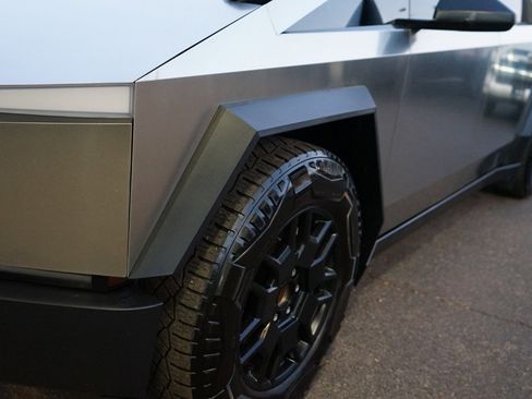 Used 2024 Tesla Cybertruck AWD Crew Cab image 9