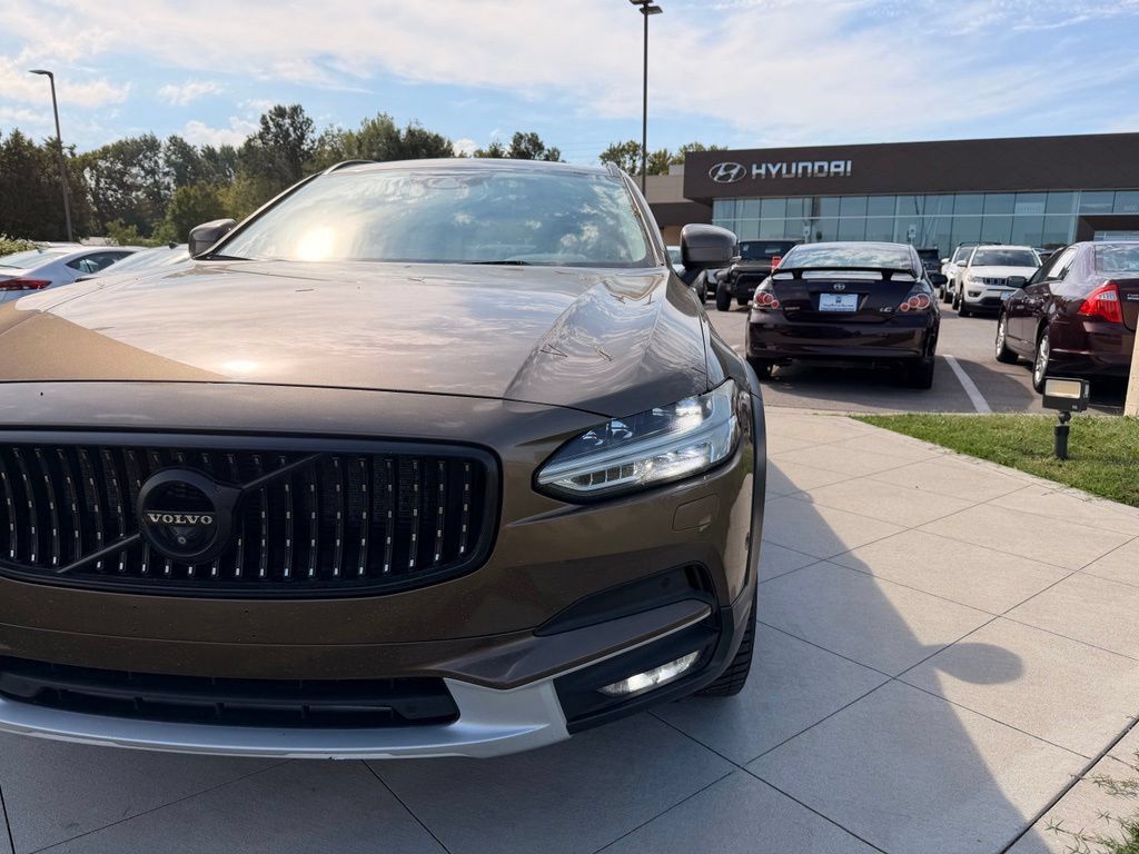 Used 2017 Volvo V90 T6 Cross Country AWD/4WD image 13