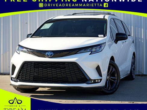 Used 2025 Toyota Sienna XSE w/ XSE Plus Package image 1