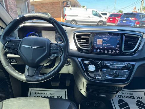 Used 2020 Chrysler Pacifica Touring-L Plus w/ Advanced Safetytec Group FWD image 63
