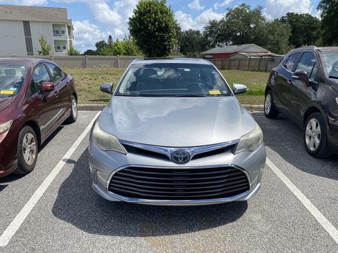 Used 2018 Toyota Avalon Limited FWD image 2
