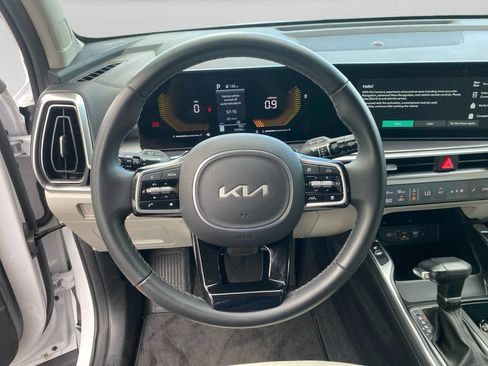Used 2025 Kia Sorento EX w/ Panoramic Sunroof Package FWD image 12