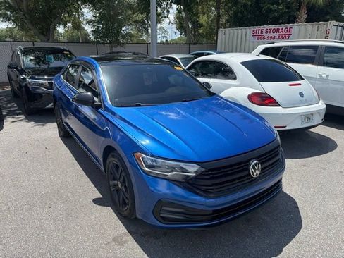 Used 2024 Volkswagen Jetta SE w/ Panoramic Sunroof Package FWD image 2