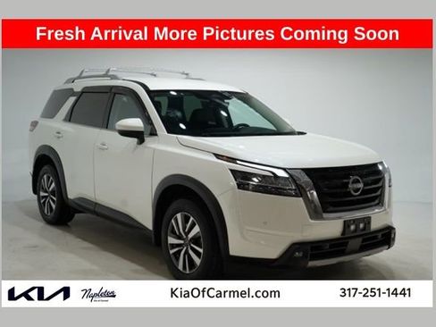 Used 2024 Nissan Pathfinder SL image 1