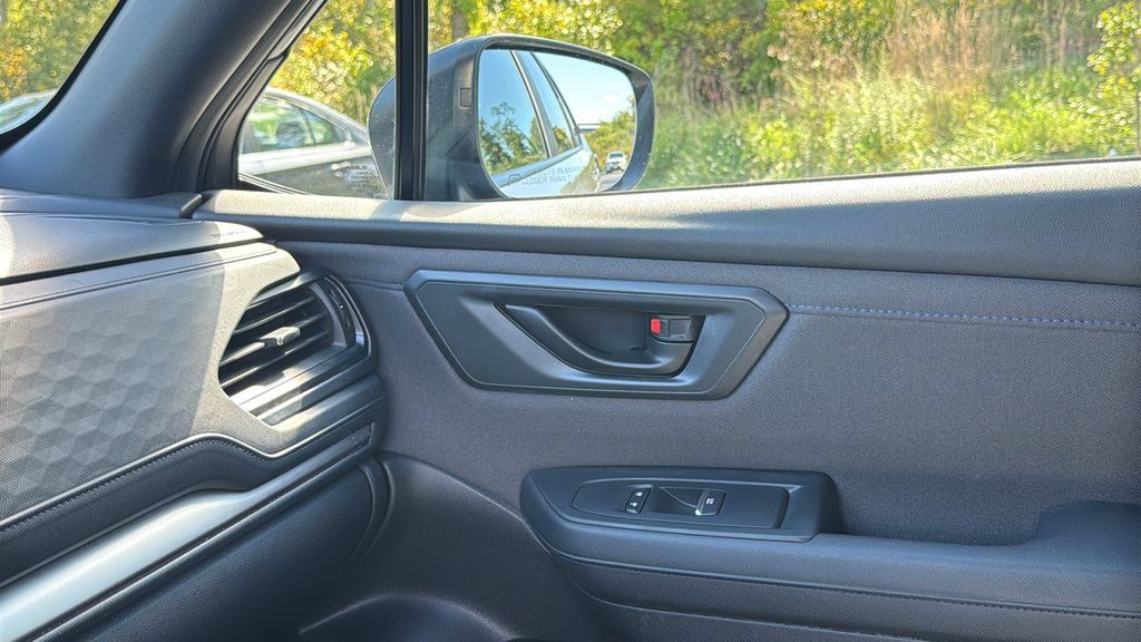 Certified 2025 Subaru Forester Premium AWD/4WD image 19