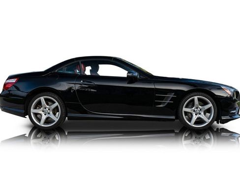 Used 2016 Mercedes-Benz SL 550 image 2