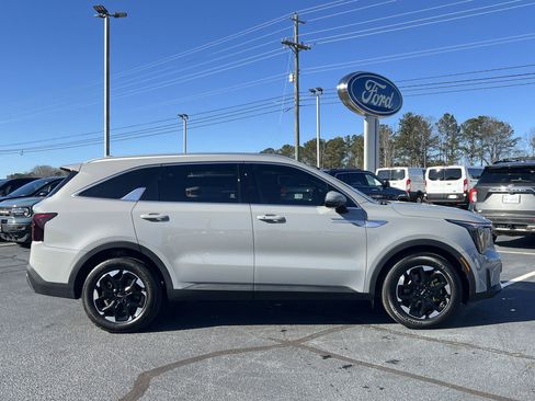 Used 2025 Kia Sorento S w/ Panoramic Sunroof Package image 25