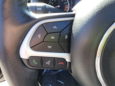 Used 2020 Jeep Renegade Latitude w/ Cold Weather Group image 10