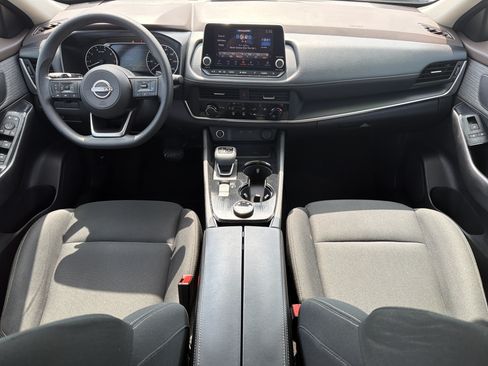 Used 2023 Nissan Rogue S AWD/4WD image 4