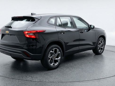 Used 2025 Chevrolet Trax LT w/ LT Convenience Package image 9