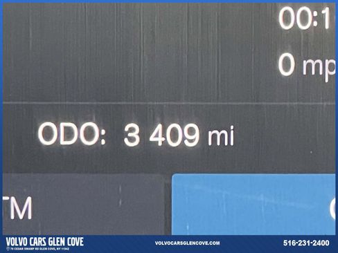 Used 2025 Volvo XC40 B5 Ultra w/ Climate Package image 26