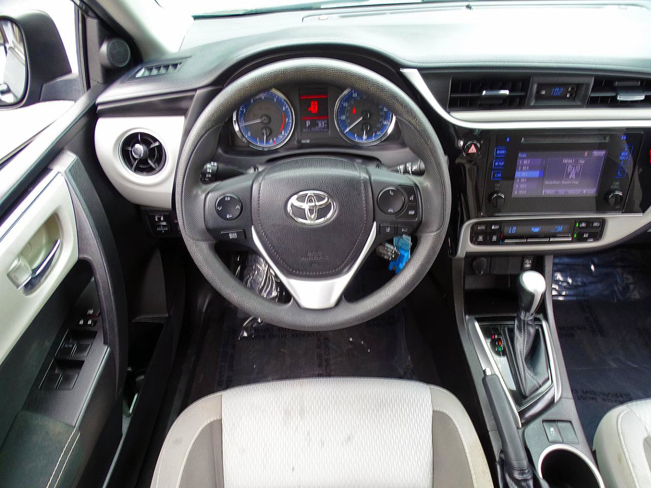 Used 2019 Toyota Corolla LE FWD image 23