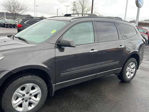 Used 2017 Chevrolet Traverse LS image 11