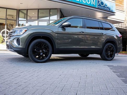 New 2026 Volkswagen Atlas SE FWD image 4