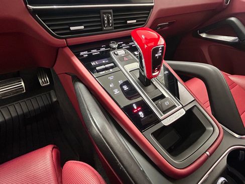 Used 2023 Porsche Cayenne Turbo image 21