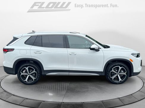 New 2026 Volkswagen Tiguan SE image 8