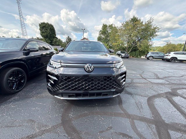 New 2026 Volkswagen Tiguan SE R-Line AWD/4WD image 2