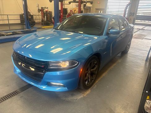 Used 2015 Dodge Charger R/T RWD image 2