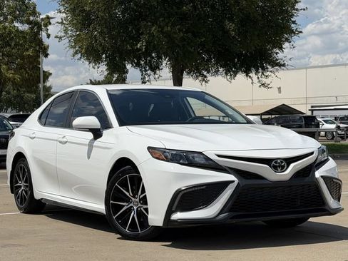 Used 2024 Toyota Camry SE FWD image 2