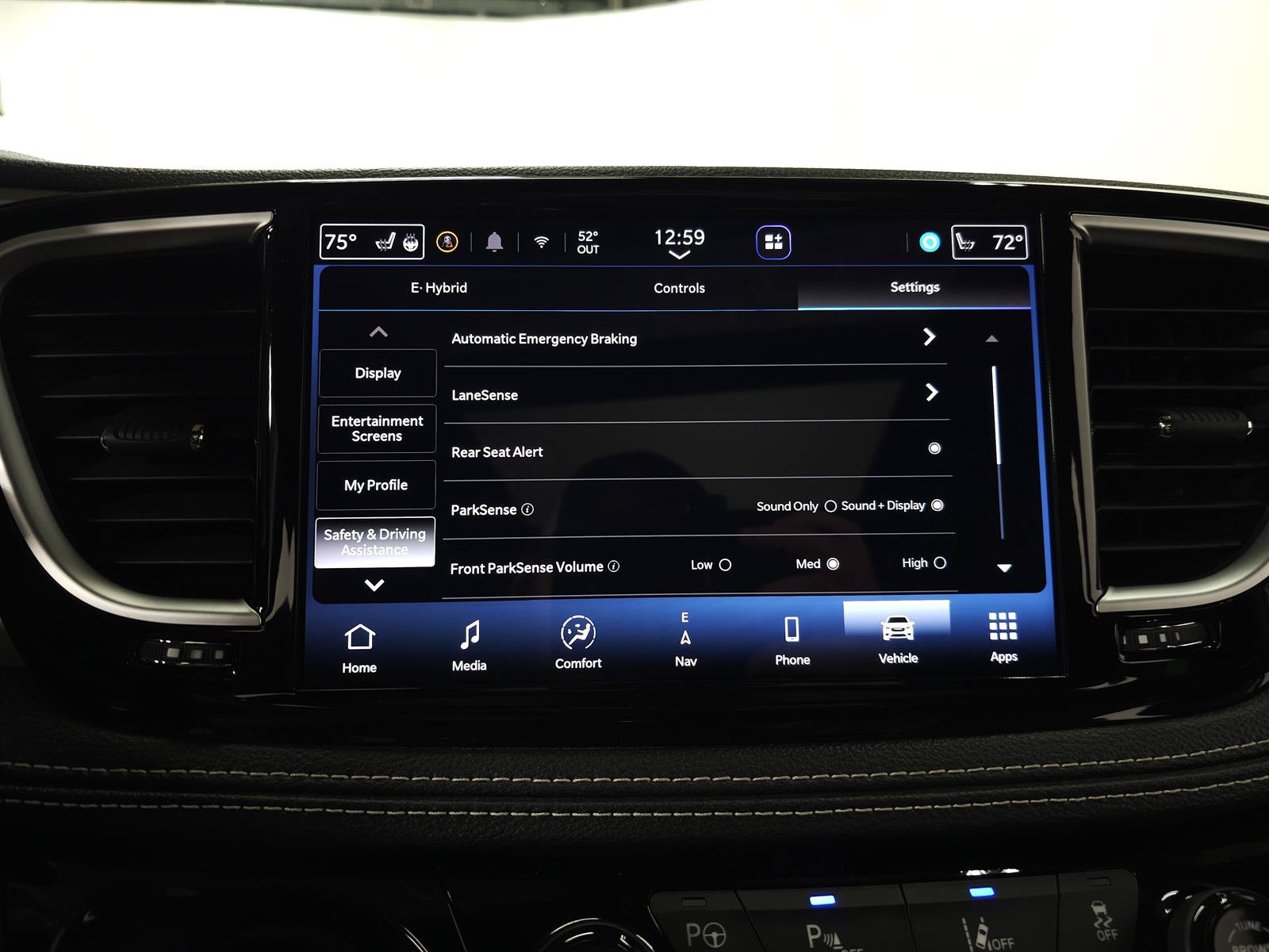 Used 2024 Chrysler Pacifica Premium FWD image 25