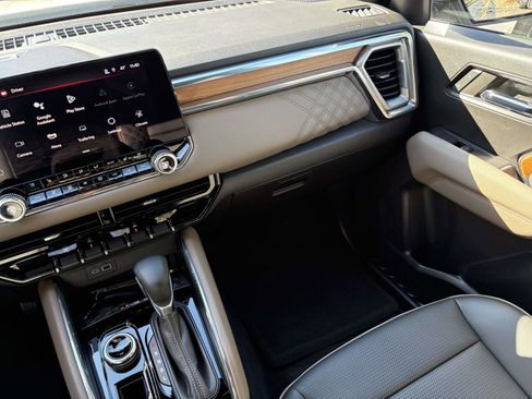 Used 2024 GMC Canyon Denali image 28