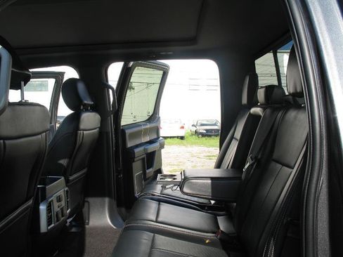 Used 2019 Ford F150 Lariat w/ Equipment Group 502A Luxury AWD/4WD image 24