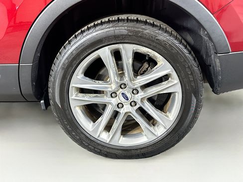 Used 2017 Ford Explorer XLT w/ Equipment Group 202A FWD image 11