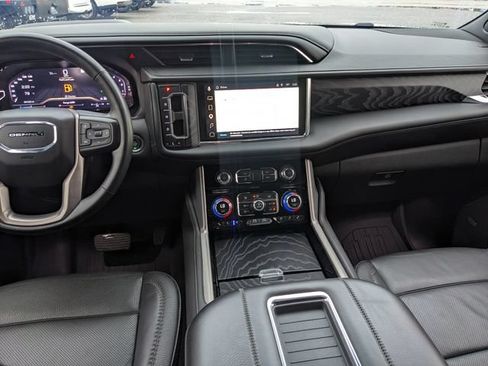 Used 2023 GMC Yukon XL Denali AWD/4WD image 17