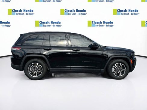Used 2022 Jeep Grand Cherokee Trailhawk w/ Advanced Protech Group II AWD/4WD image 9