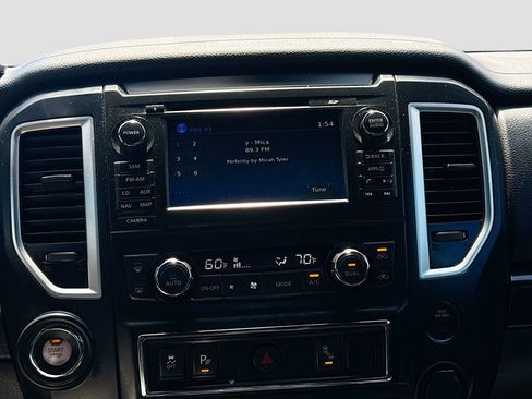 Used 2018 Nissan Titan SV w/ SV Convenience Package RWD image 14