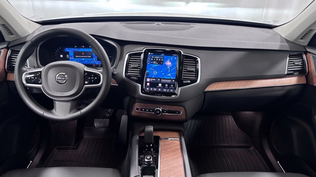 Certified 2025 Volvo XC90 T8 Plus w/ Protection Package Premier AWD/4WD image 2