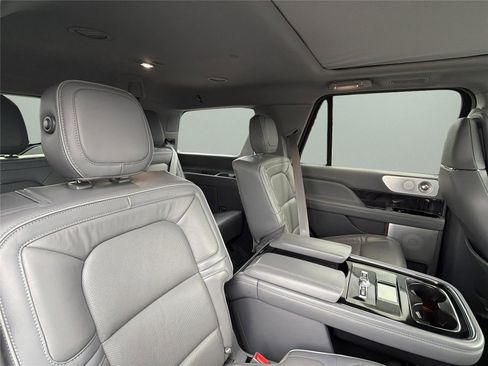 Used 2019 Lincoln Navigator Reserve AWD/4WD image 23