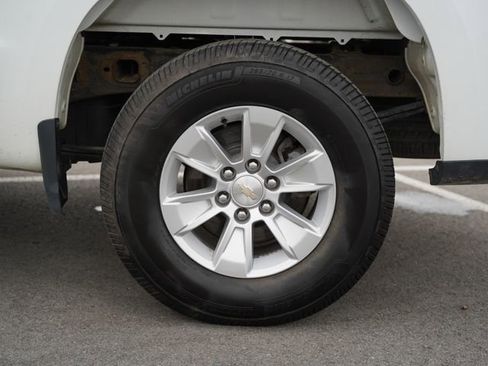 Used 2022 Chevrolet Silverado 1500 LT AWD/4WD image 42