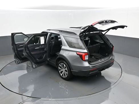 Used 2025 Ford Explorer ST-Line image 30