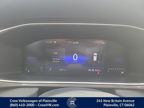 Certified 2025 Volkswagen Taos SE image 4