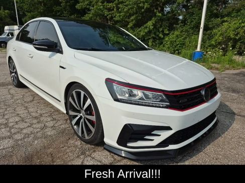Used 2018 Volkswagen Passat 3.6 FWD image 3