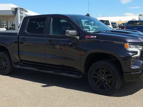 Used 2022 Chevrolet Silverado 1500 LT Trail Boss w/ Convenience Package II AWD/4WD image 2