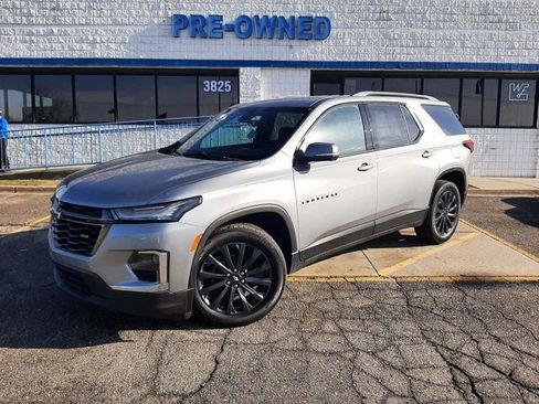 Certified 2023 Chevrolet Traverse RS image 1