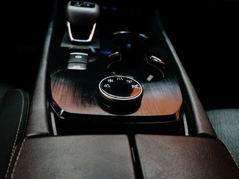 Certified 2025 Nissan Rogue SV AWD/4WD image 23