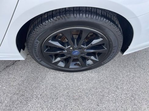 Used 2017 Ford Fusion SE w/ Fusion SE Technology Package image 17