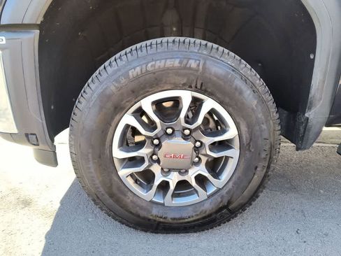 Used 2025 GMC Sierra 3500 SLE w/ SLE Value Package image 10