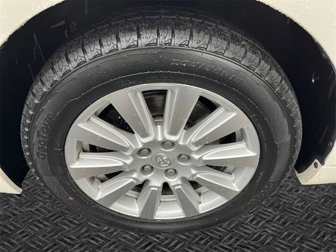 Used 2017 Toyota Sienna XLE Premium image 11