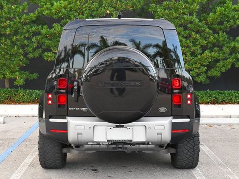 Used 2021 Land Rover Defender 110 SE image 5