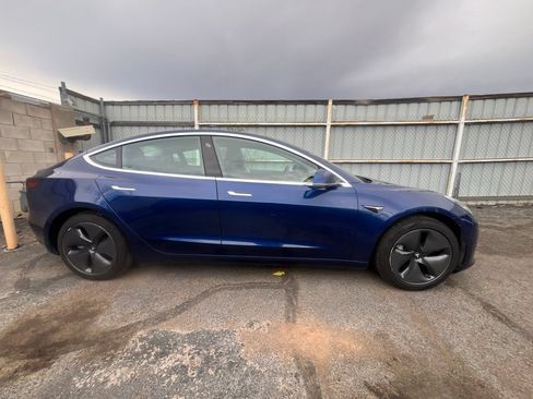 Used 2020 Tesla Model 3 Standard Range Plus RWD image 2